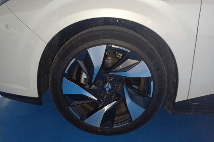 Used Lingxi L 2024 Player No. 1 Edition Left Front Wheel Hub