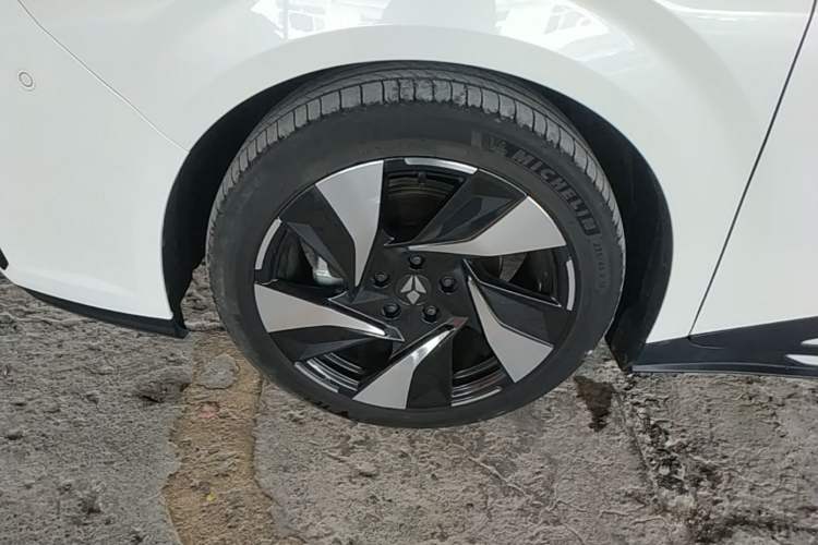 Used Lingxi L 2024 Player No. 1 Edition Left Front Wheel Hub