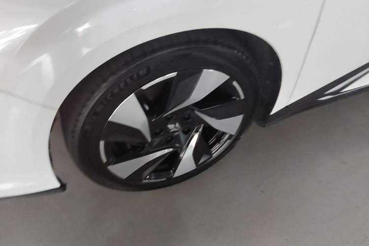 Used Lingxi L 2024 Player No. 1 Edition Left Front Wheel Hub