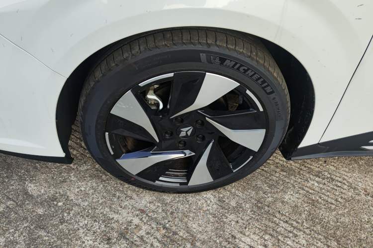 Used Lingxi L 2024 Player No. 1 Edition Left Front Wheel Hub