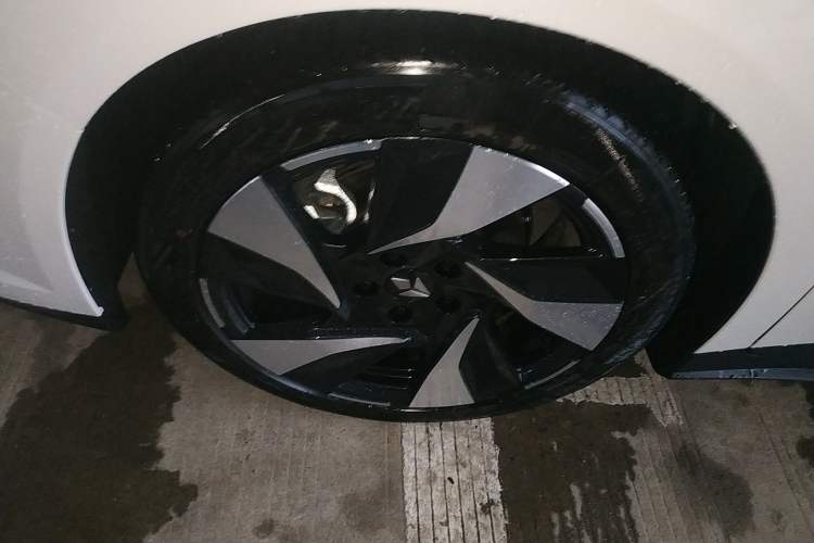 Used Lingxi L 2024 Player No. 1 Edition Left Front Wheel Hub