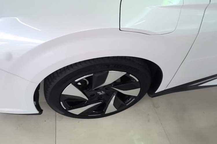 Used Lingxi L 2024 Player No. 1 Edition Left Front Wheel Hub