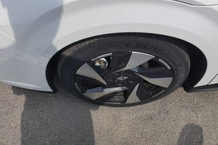 Used Lingxi L 2024 Player No. 1 Edition Left Front Wheel Hub