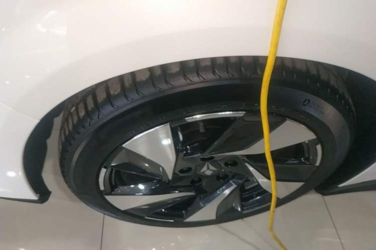 Used Lingxi L 2024 Player No. 1 Edition Left Front Wheel Hub