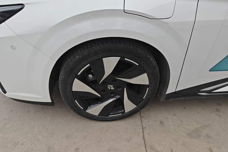 Used Lingxi L 2024 Player No. 1 Edition Left Front Wheel Hub