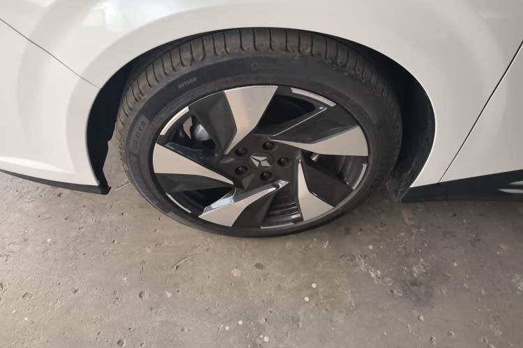 Used Lingxi L 2024 Player No. 1 Edition Left Front Wheel Hub