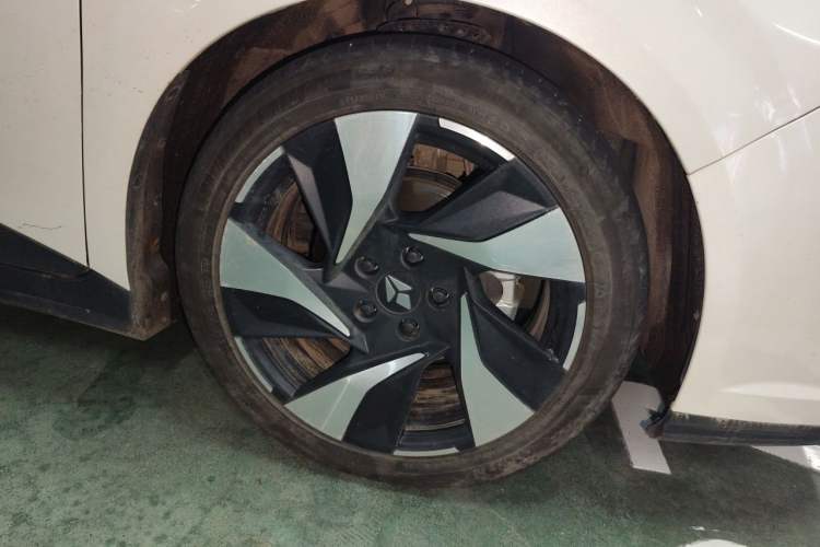 Used Lingxi L 2024 Player No. 1 Edition Right Front Wheel Hub