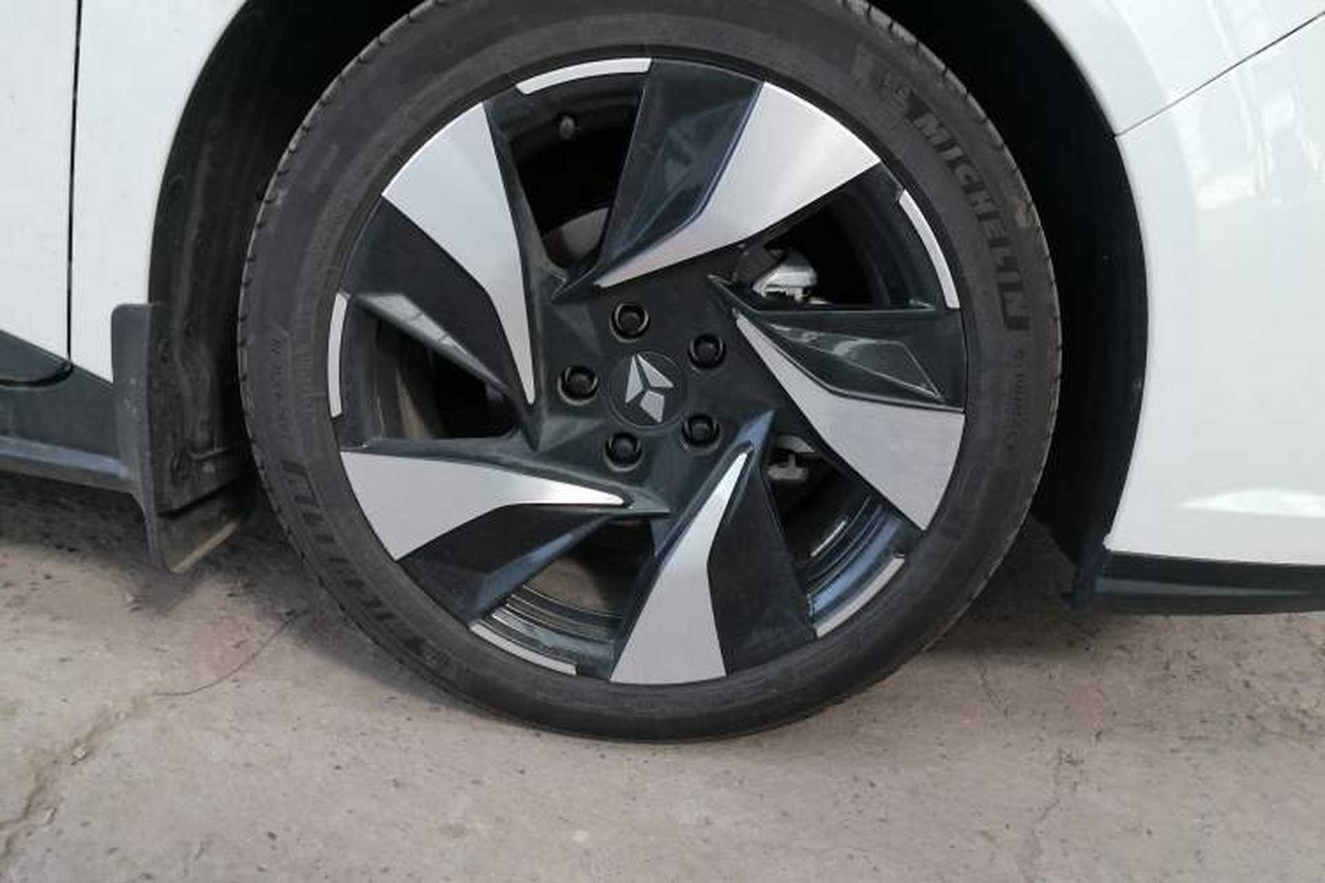 Used Lingxi L 2024 Player No. 1 Edition Right Front Wheel Hub
