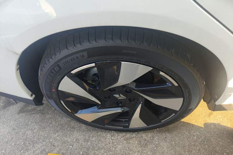 Used Lingxi L 2024 Player No. 1 Edition Right Rear Wheel Hub