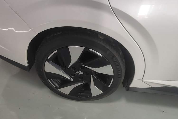 Used Lingxi L 2024 Player No. 1 Edition Right Rear Wheel Hub