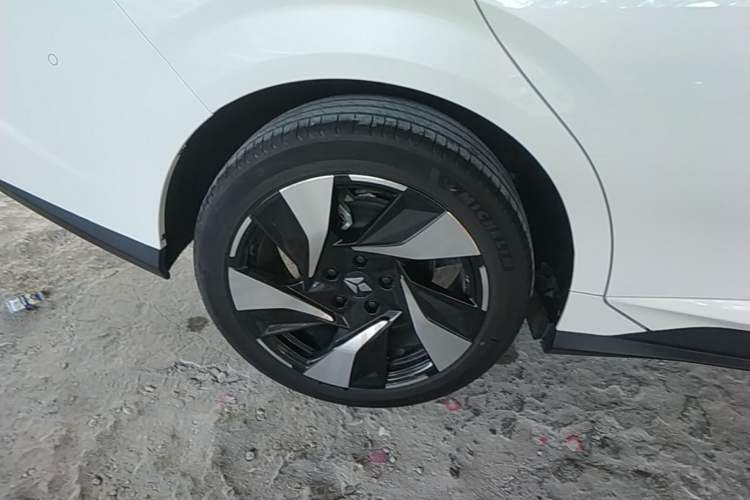 Used Lingxi L 2024 Player No. 1 Edition Right Rear Wheel Hub