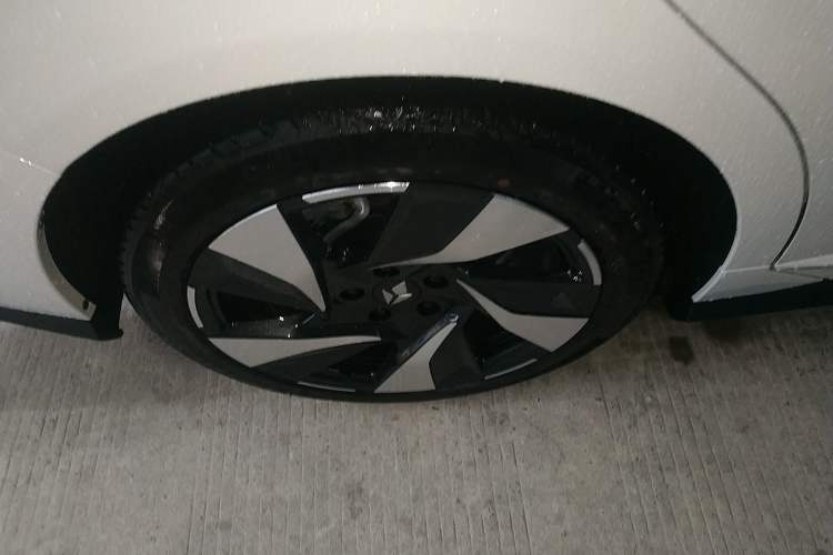 Used Lingxi L 2024 Player No. 1 Edition Right Rear Wheel Hub