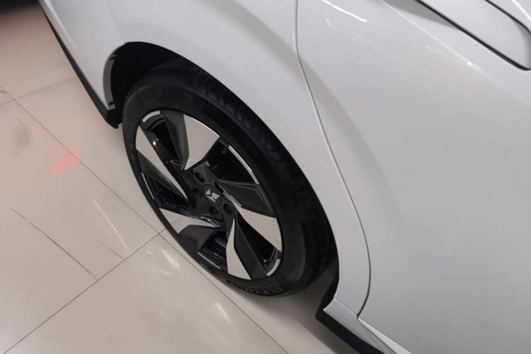 Used Lingxi L 2024 Player No. 1 Edition Right Rear Wheel Hub
