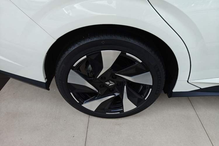 Used Lingxi L 2024 Player No. 1 Edition Right Rear Wheel Hub