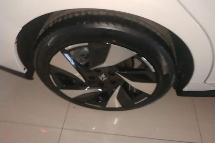 Used Lingxi L 2024 Player No. 1 Edition Right Rear Wheel Hub