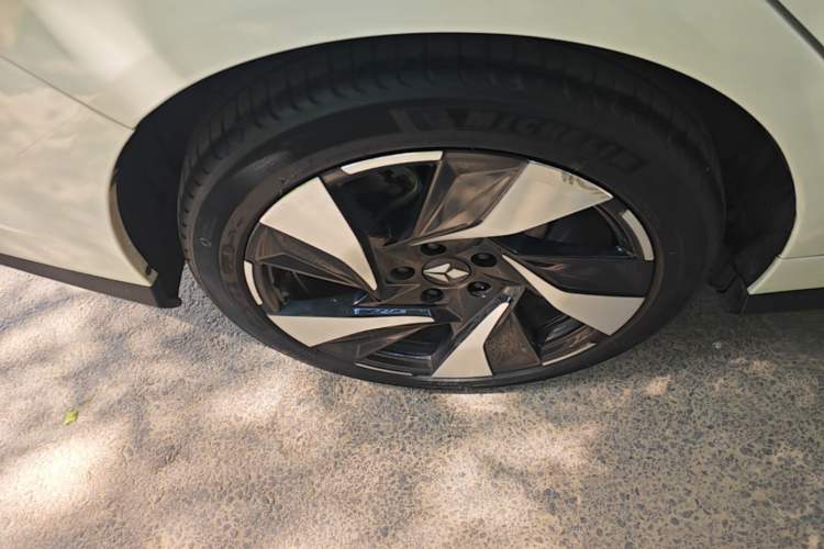 Used Lingxi L 2024 Player No. 1 Edition Right Rear Wheel Hub