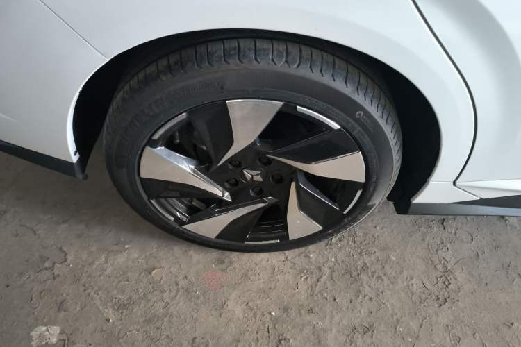 Used Lingxi L 2024 Player No. 1 Edition Right Rear Wheel Hub