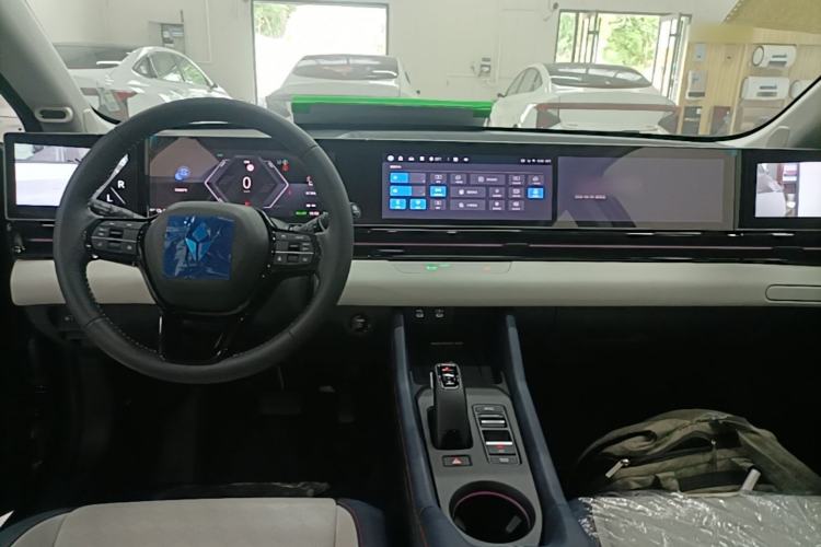 Used Lingxi L 2025 Model—Player No. 1 Plus Super Double-Up Optional Package Center Console