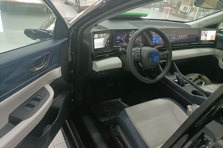 Used Lingxi L 2025 Model—Player No. 1 Plus Super Double-Up Optional Package Driver Seat