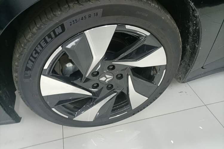 Used Lingxi L 2025 Model—Player No. 1 Plus Super Double-Up Optional Package Left Front Wheel Hub