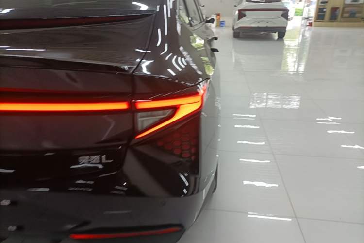 Used Lingxi L 2025 Model—Player No. 1 Plus Super Double-Up Optional Package Right Rear Taillight