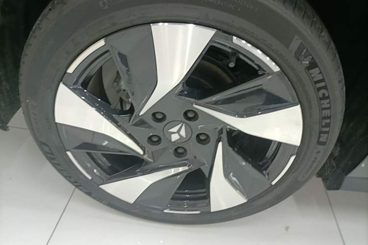Used Lingxi L 2025 Model—Player No. 1 Plus Super Double-Up Optional Package Right Rear Wheel Hub