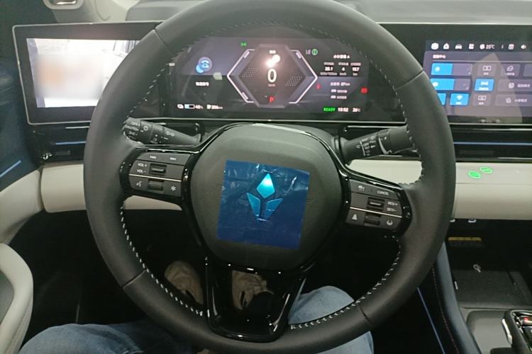 Used Lingxi L 2025 Model—Player No. 1 Plus Super Double-Up Optional Package Steering Wheel
