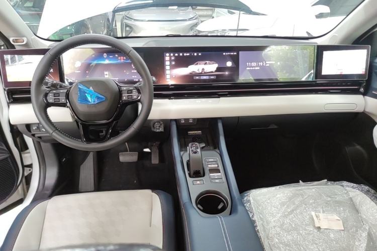 Used Lingxi L 2025 Model—Player No. 1 Plus Super Double-Up Optional Package Center Console