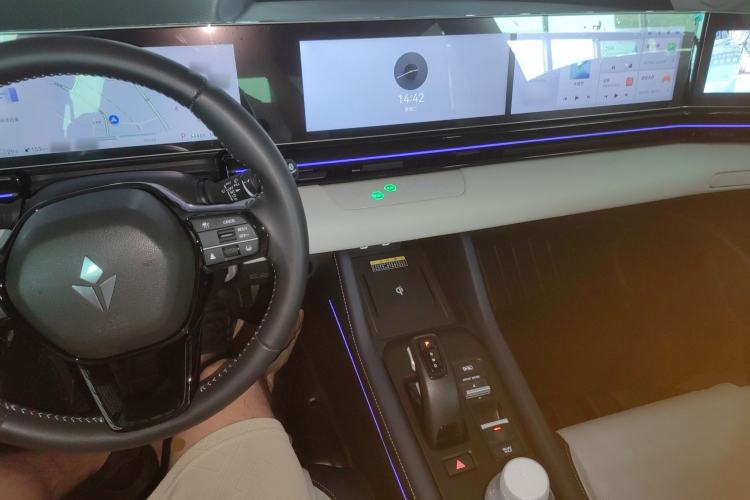 Used Lingxi L 2025 Model—Player No. 1 Plus Super Double-Up Optional Package Center Console