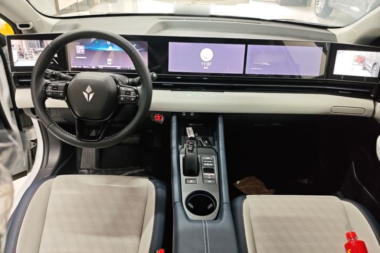 Used Lingxi L 2025 Model—Player No. 1 Plus Super Double-Up Optional Package Center Console