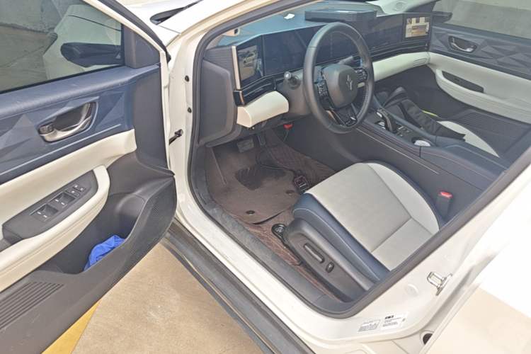 Used Lingxi L 2025 Model—Player No. 1 Plus Super Double-Up Optional Package Driver Seat