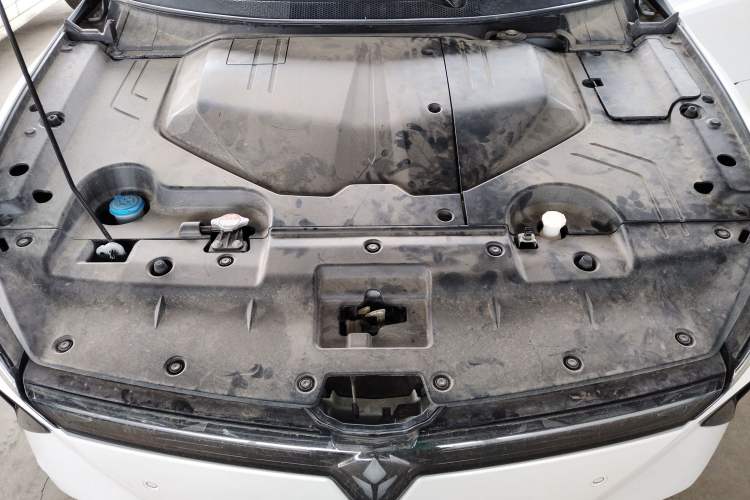 Used Lingxi L 2025 Model—Player No. 1 Plus Super Double-Up Optional Package Engine Bay