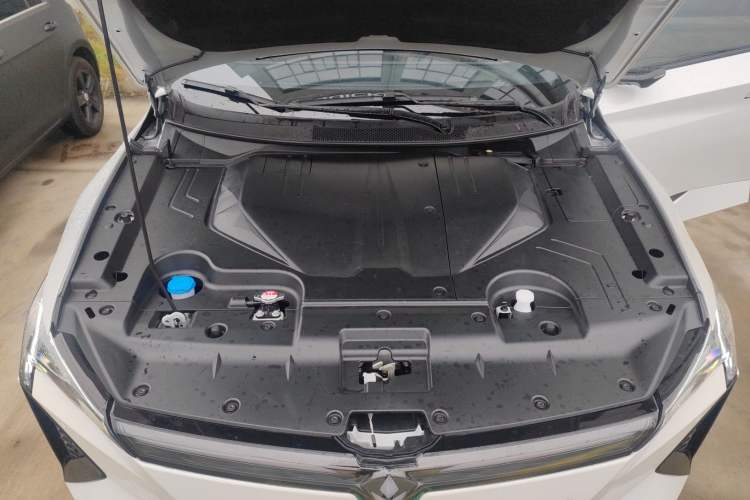 Used Lingxi L 2025 Model—Player No. 1 Plus Enhanced Plus One Optional Package Engine Bay
