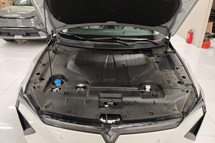 Used Lingxi L 2025 Model—Player No. 1 Plus Super Double-Up Optional Package Engine Bay