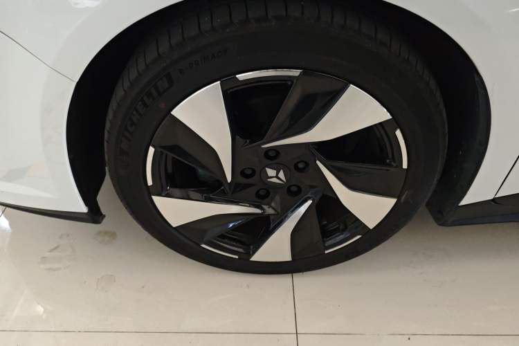 Used Lingxi L 2025 Model—Player No. 1 Plus Super Double-Up Optional Package Exterior 3