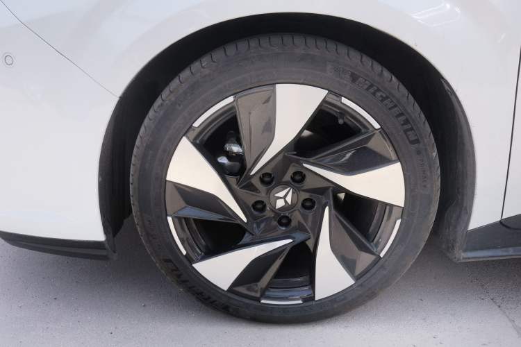 Used Lingxi L 2025 Model—Player No. 1 Plus Super Double-Up Optional Package Exterior 4