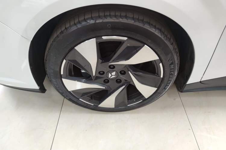 Used Lingxi L 2025 Model—Player No. 1 Plus Super Double-Up Optional Package Exterior 4