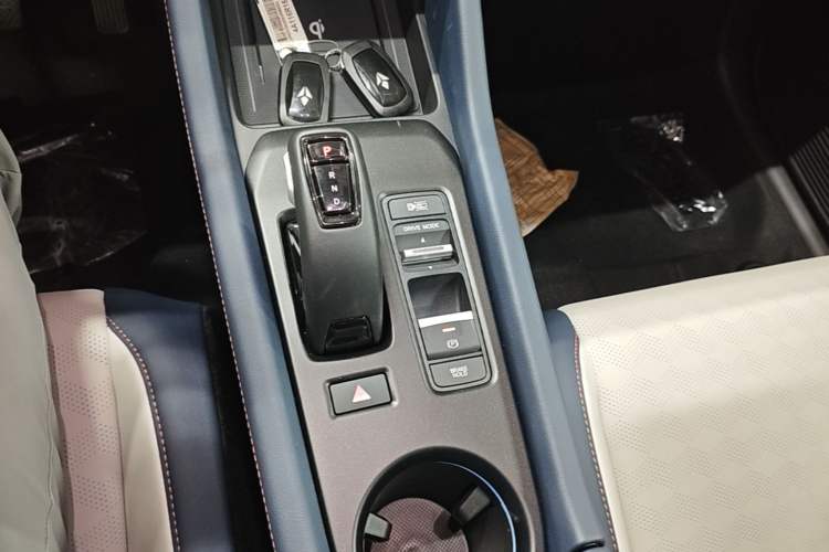 Used Lingxi L 2025 Model—Player No. 1 Plus Super Double-Up Optional Package Gear Lever