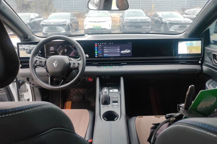 Used Lingxi L 2025 Model—Player No. 1 Plus Enhanced Plus One Optional Package Interior 2
