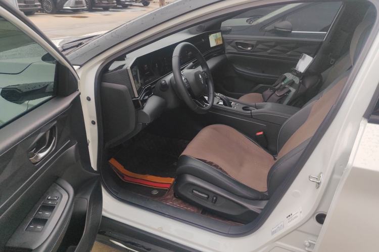 Used Lingxi L 2025 Model—Player No. 1 Plus Enhanced Plus One Optional Package Interior 3