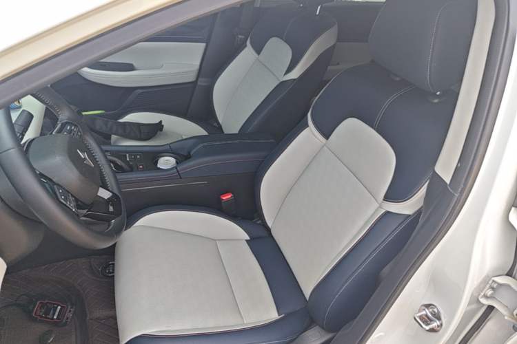 Used Lingxi L 2025 Model—Player No. 1 Plus Super Double-Up Optional Package Left Front Seat