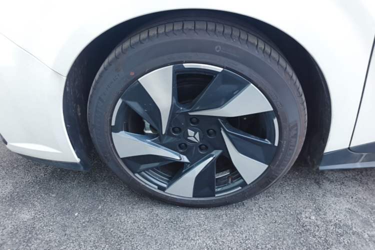 Used Lingxi L 2025 Model—Player No. 1 Plus Super Double-Up Optional Package Left Front Wheel Hub