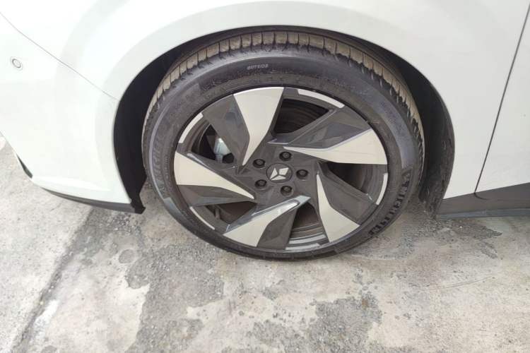 Used Lingxi L 2025 Model—Player No. 1 Plus Super Double-Up Optional Package Left Front Wheel Hub
