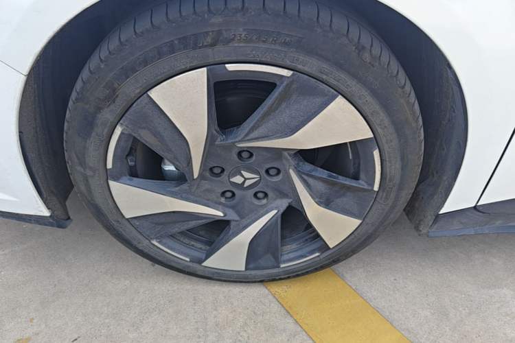 Used Lingxi L 2025 Model—Player No. 1 Plus Super Double-Up Optional Package Left Front Wheel Hub