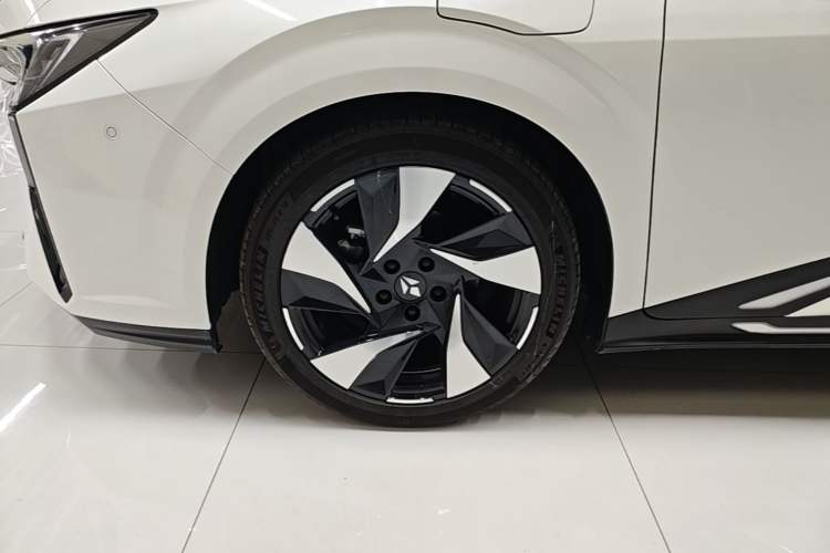 Used Lingxi L 2025 Model—Player No. 1 Plus Super Double-Up Optional Package Left Front Wheel Hub