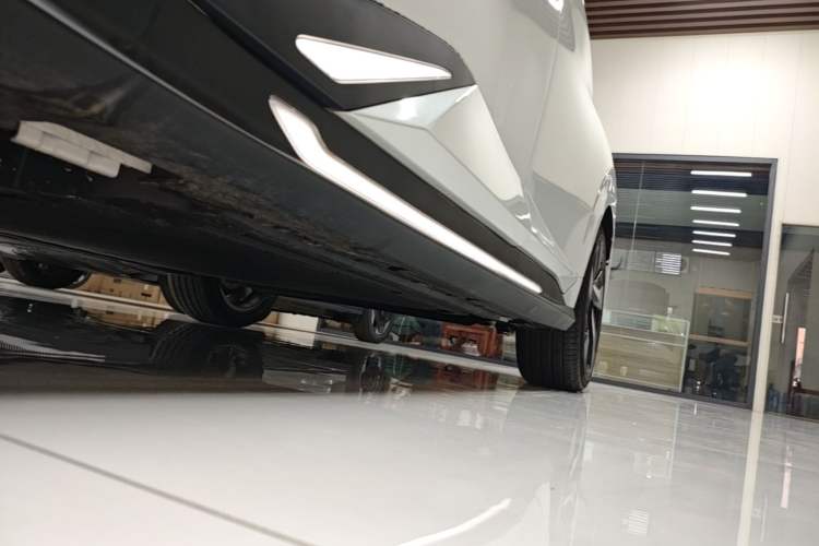 Used Lingxi L 2025 Model—Player No. 1 Plus Super Double-Up Optional Package Left Side Sill