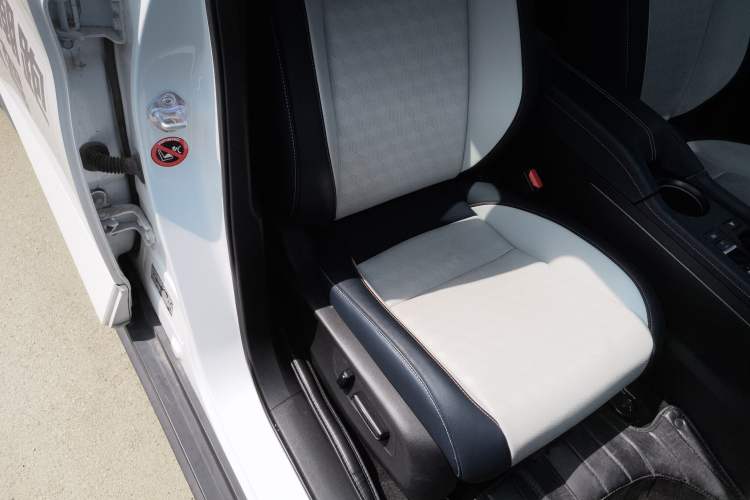 Used Lingxi L 2025 Model—Player No. 1 Plus Super Double-Up Optional Package Right Front Seat