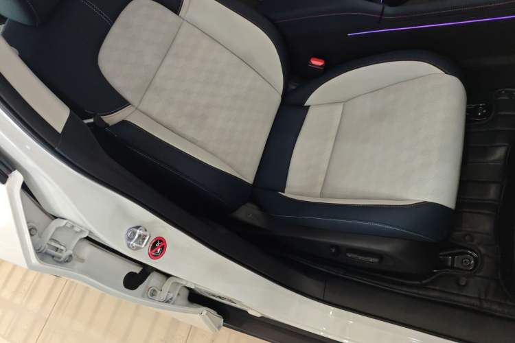 Used Lingxi L 2025 Model—Player No. 1 Plus Super Double-Up Optional Package Right Front Seat