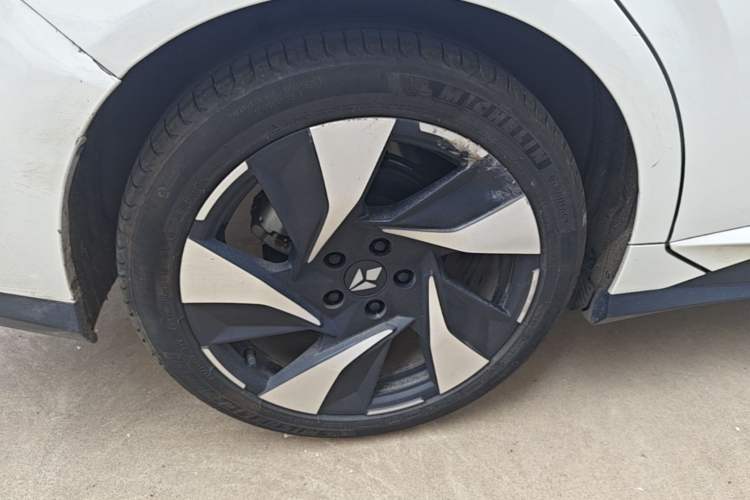 Used Lingxi L 2025 Model—Player No. 1 Plus Super Double-Up Optional Package Right Rear Wheel Hub