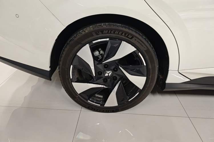 Used Lingxi L 2025 Model—Player No. 1 Plus Super Double-Up Optional Package Right Rear Wheel Hub